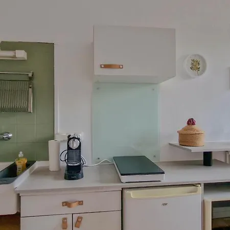 Petit Nid Perche Au Coeur De Lägenhet