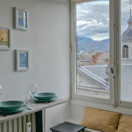 Petit Nid Perche Au Coeur De Apartment Chambery